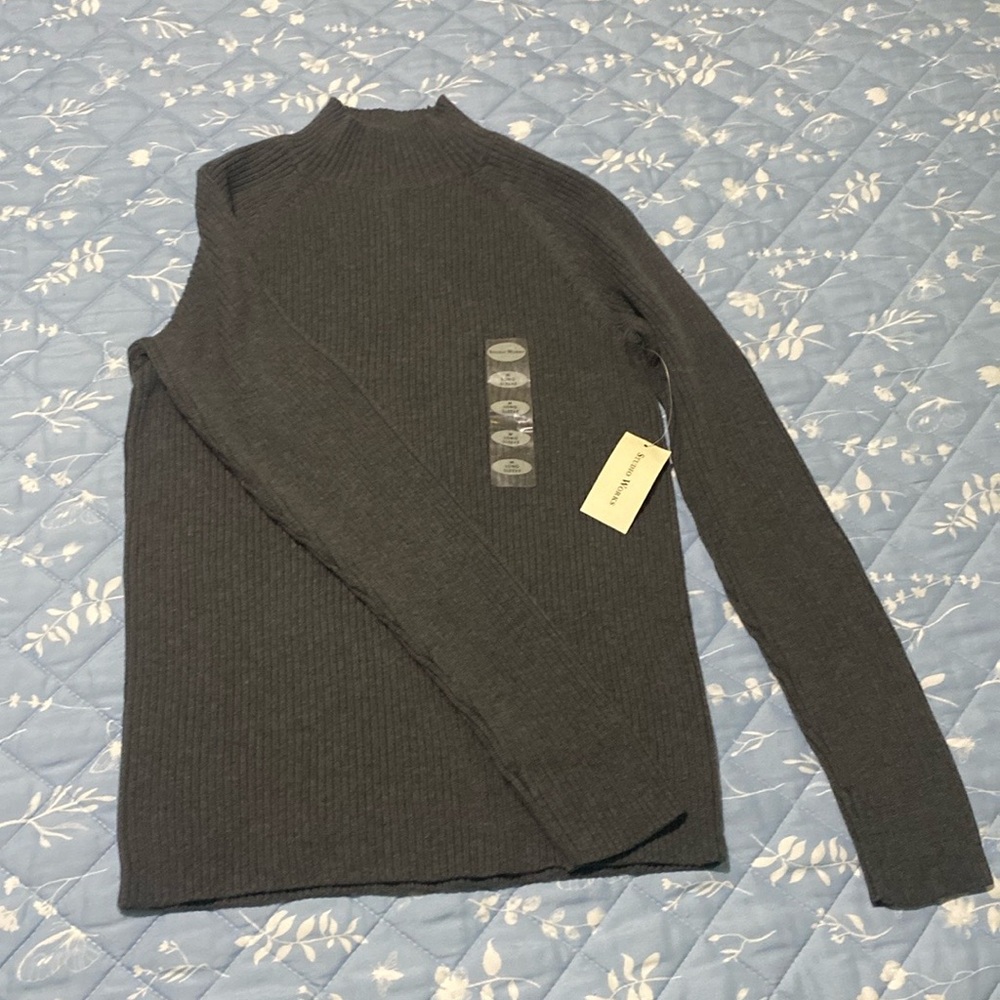 Grey turtleneck
